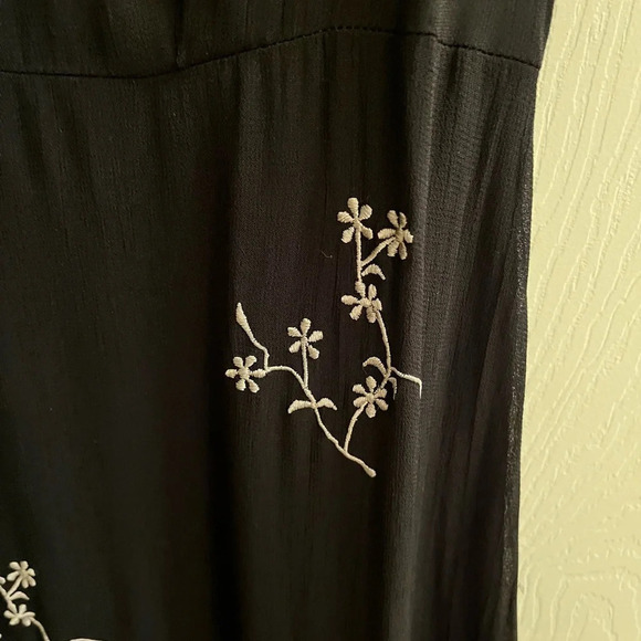 BLACK~VINTAGE~MIDI~FLORAL ACCENT DESIGN~SLEEVELESS~ 10 - Picture 3 of 8